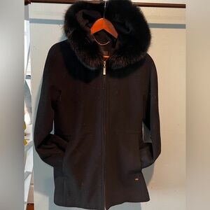 Ellen Tracy black wool coat with Fox Fur collar. Size small.